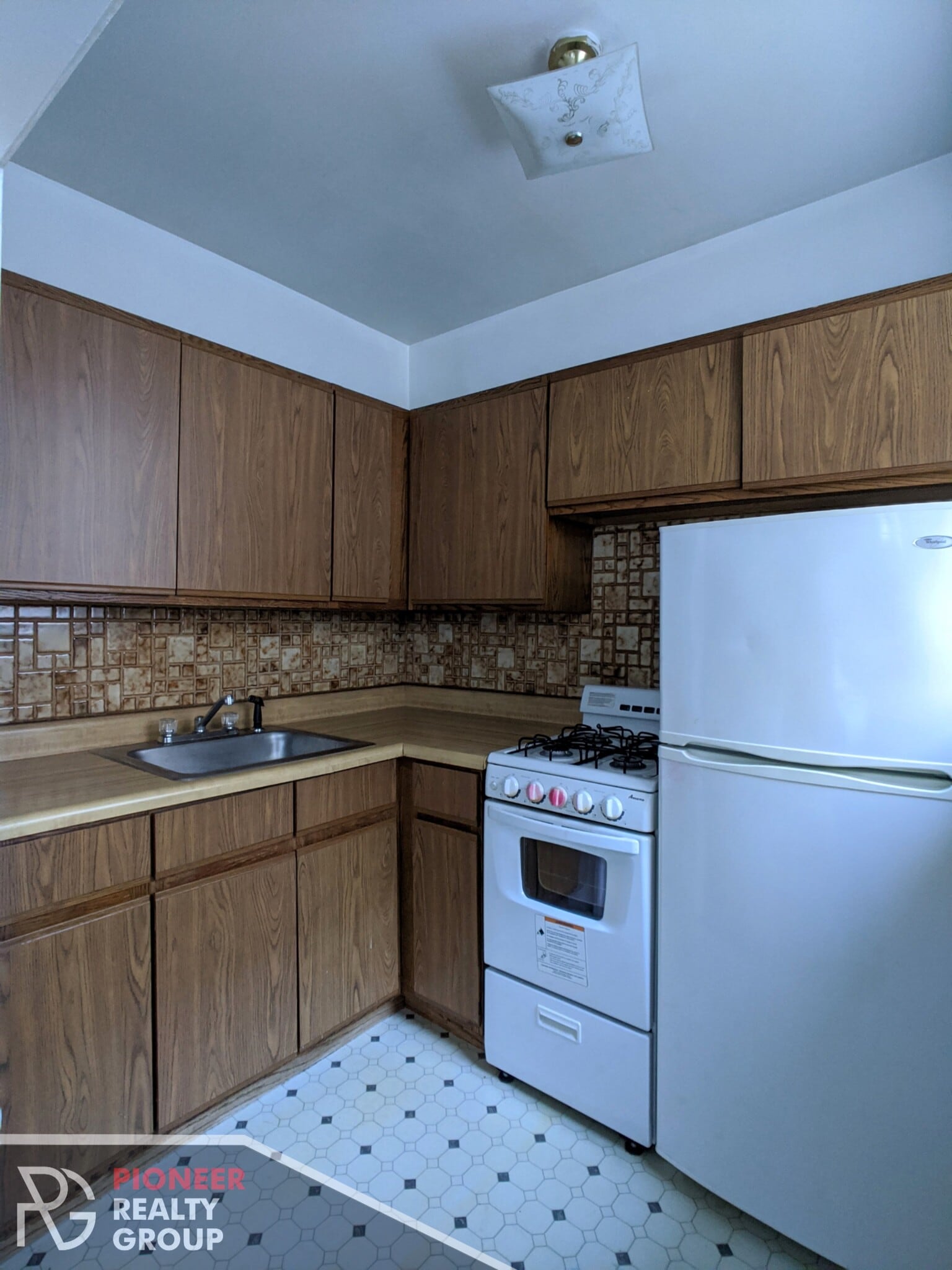 Building Photo - 737 W Belmont Ave