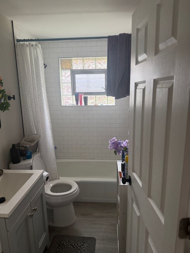 Building Photo - Spacious 2 Bedroom in Beverly