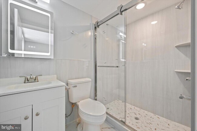Building Photo - 2405 Ridge Ave