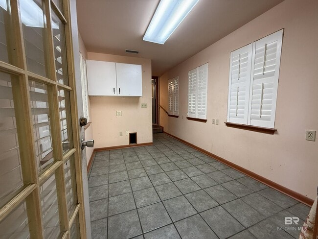 Building Photo - 106 S Beech St