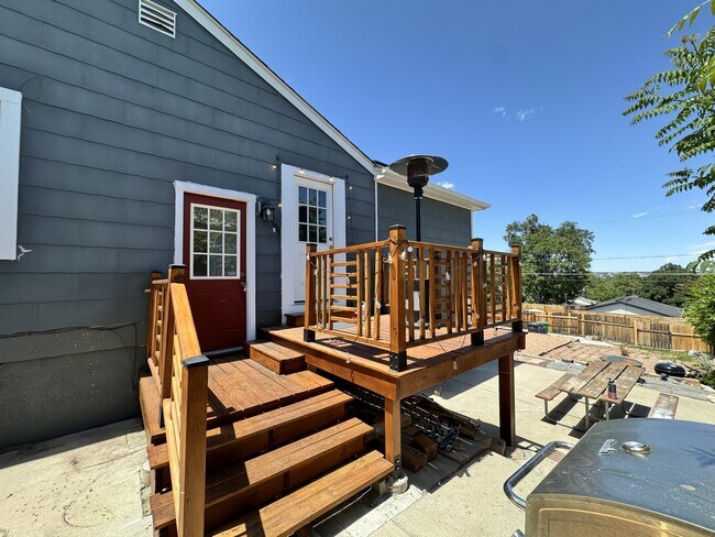 Building Photo - 2745 W Archer Pl