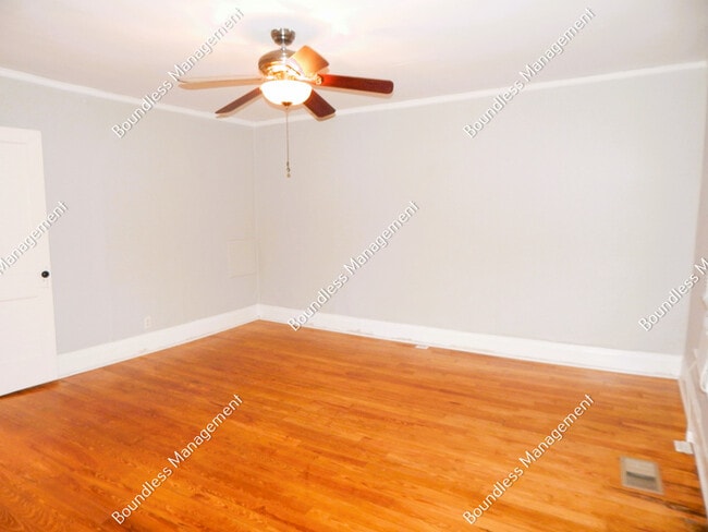 Building Photo - 622 Waldo St SE