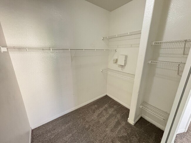 Building Photo - Gorgeous 1bed/1bath home nestled in a great area! MOVE IN SPECIAL $300 OFF First Months Rent!