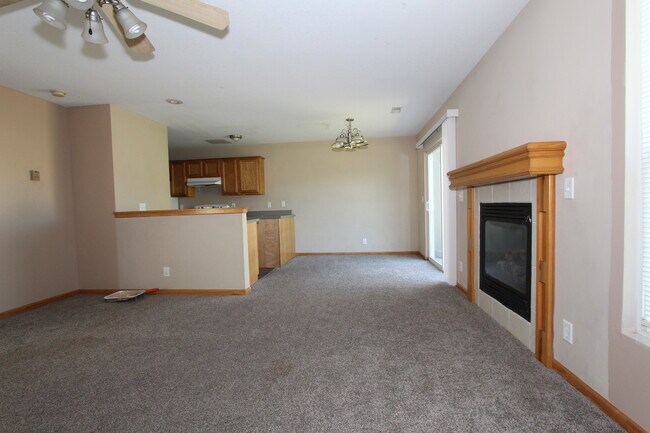 Building Photo - 917 Jackalope Ct