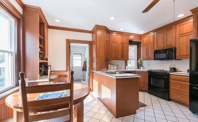 Building Photo - Spacious 4-Bedroom Home with Sunroom, Garage & Private Driveway!