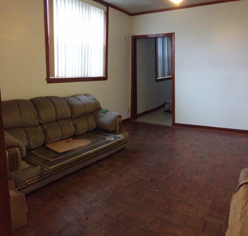 Building Photo - 1315 W 31st St