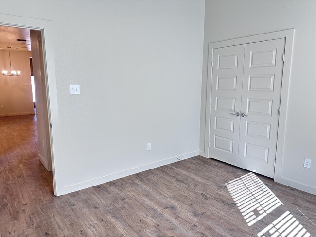 Building Photo - 10916 Albany Ave