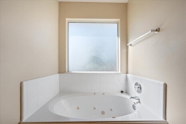 Building Photo - 15615 Forest Creek Farms Dr