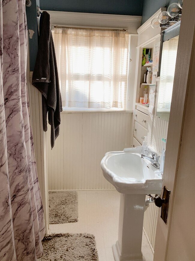 Building Photo - 1021/1023 High St