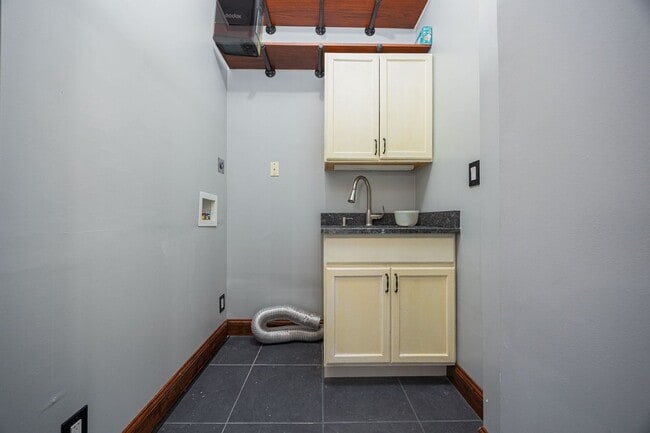 Building Photo - 357 Jackson St