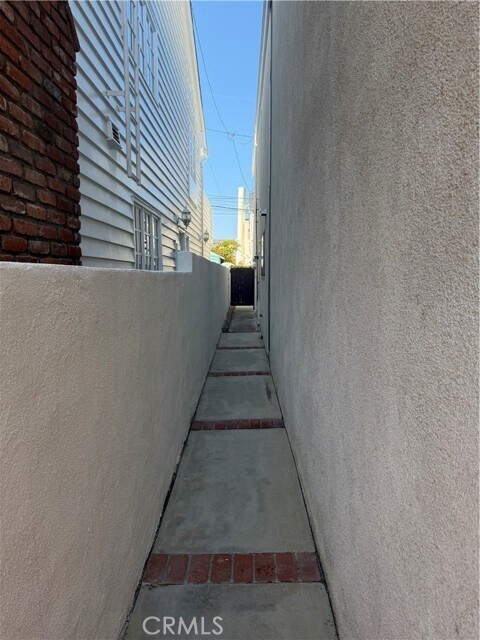 Building Photo - 321 Coral Ave