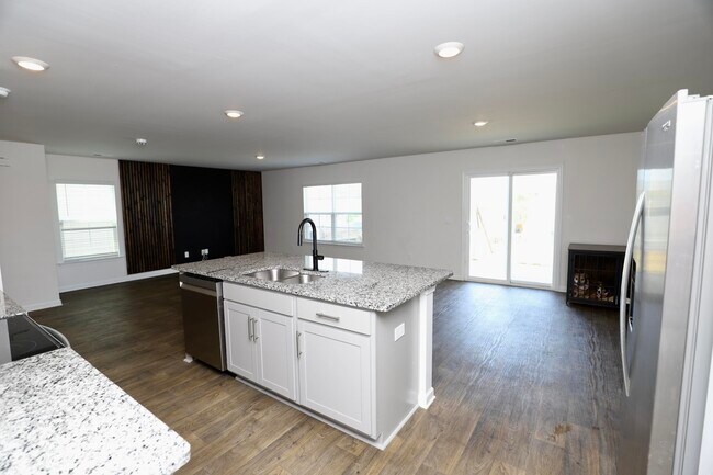 Building Photo - 352 Sandbach Rd