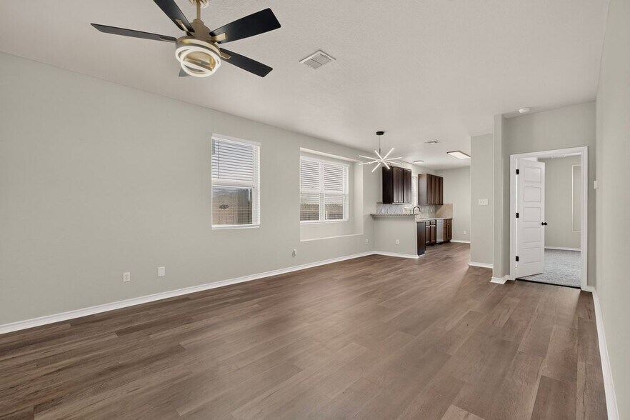 Building Photo - 10423 Green Prairie