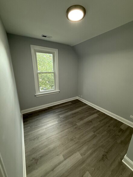 Building Photo - 3807 N Whipple St