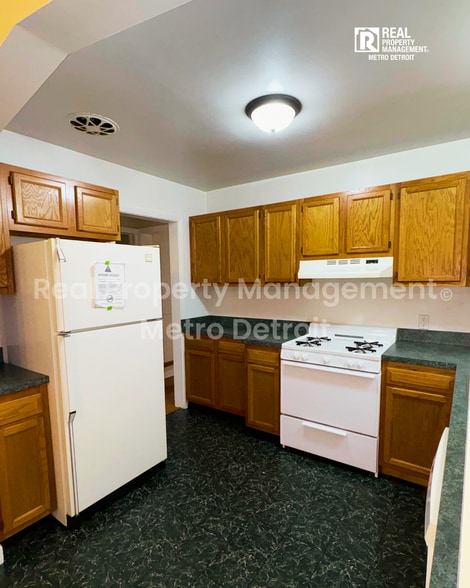 Building Photo - 823 E Second St