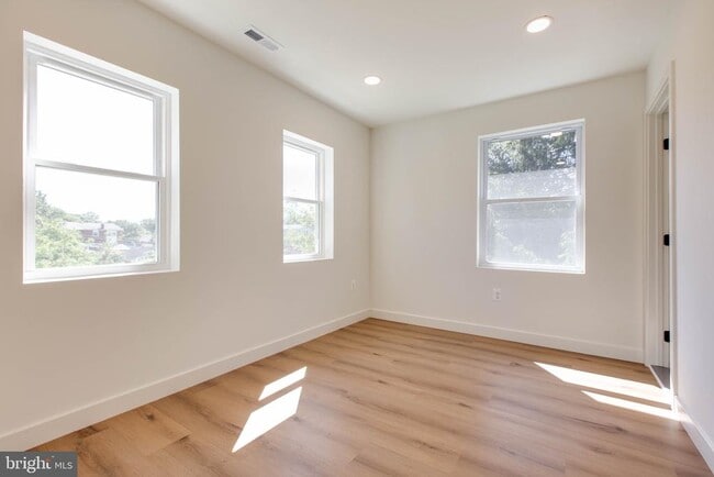 Building Photo - 118 Winters Ln