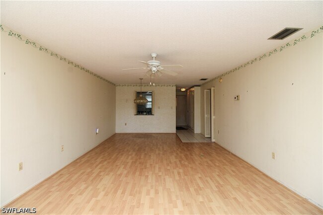 Building Photo - 300 Valley Stream Dr
