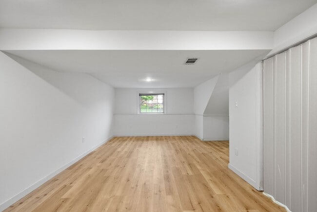 Building Photo - READY FOR MOVE IN! NEWLY RENOVATED 3 BEDRO...