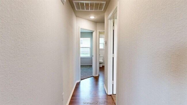 Building Photo - 803 Meadow Brook Dr