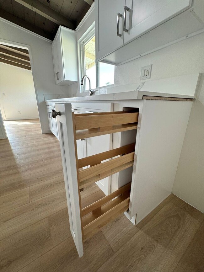 Building Photo - 1145-1149 Montauk Lane