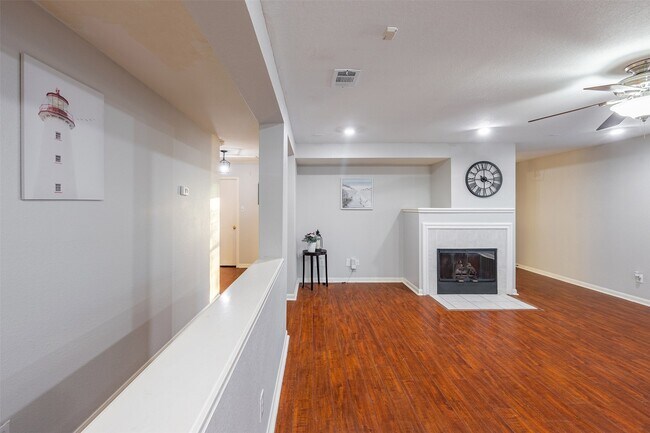 Building Photo - 15823 Kings Cypress Ln