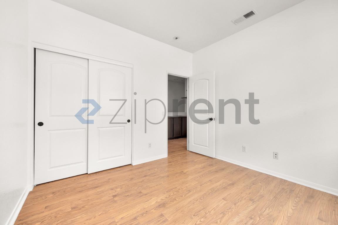 Building Photo - Unit 3
