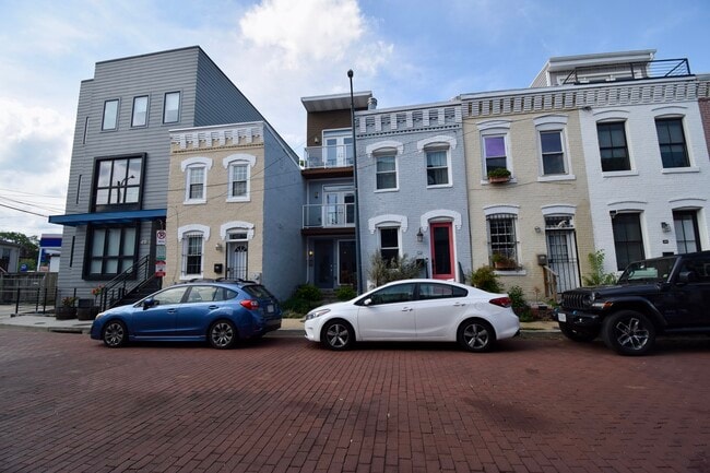 Building Photo - 415 Richardson Pl NW