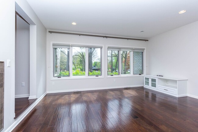 Building Photo - SOPHISTICATED COMFORT in HISTORIC FRANKLIN