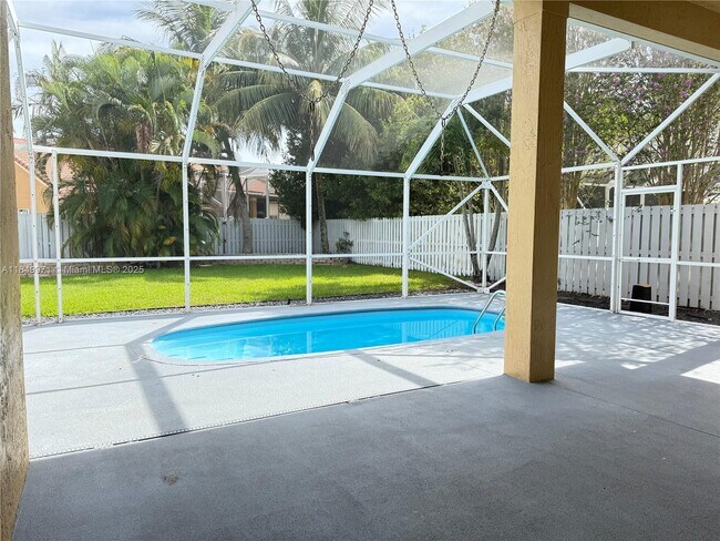 Building Photo - 807 Heritage Dr