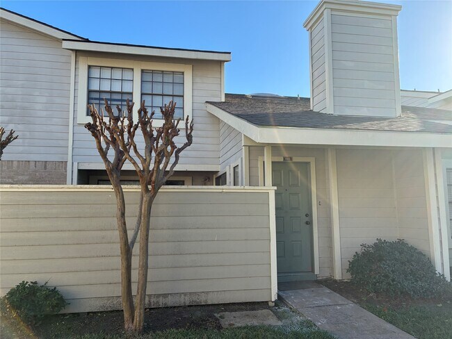 Building Photo - 11917 Bob White Dr