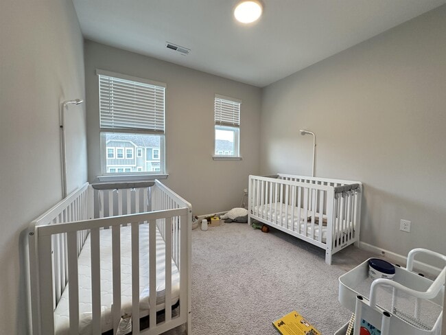 Building Photo - 1002 Manorhaven Dr