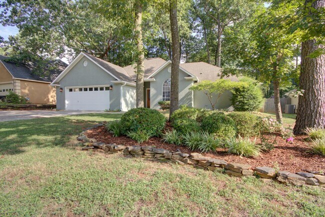 Building Photo - 205 Jarrett Ln