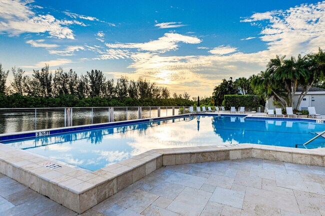 Building Photo - 113 Tidy Island Blvd