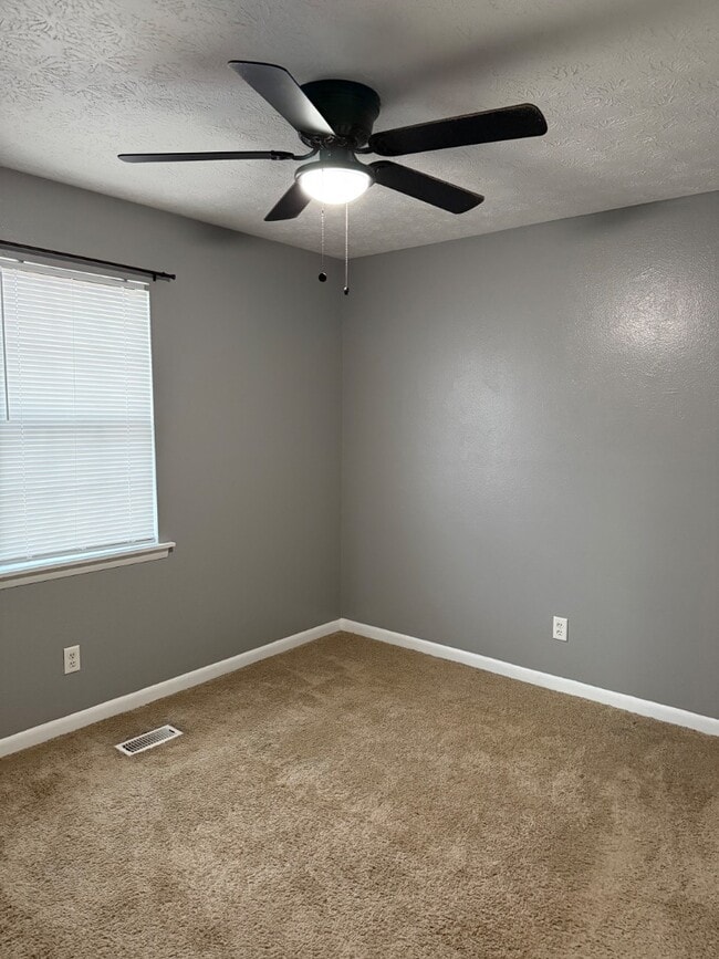 Building Photo - 108 Mountain Breeze St