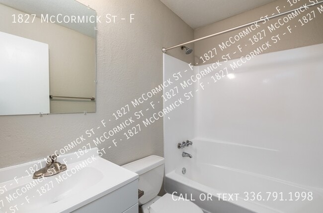 Building Photo - 1827 McCormick St