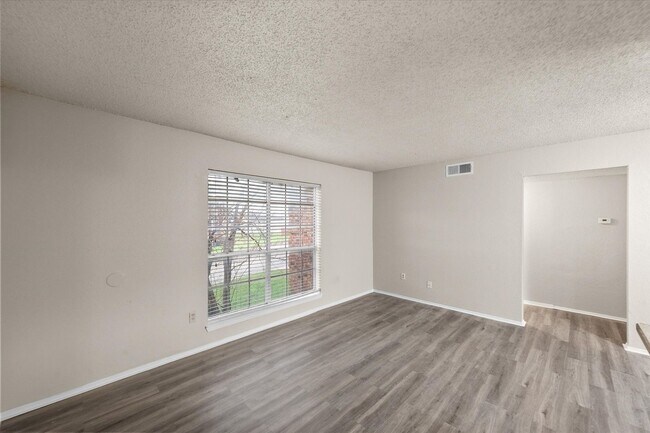 Building Photo - 8000 Cambridge Cir