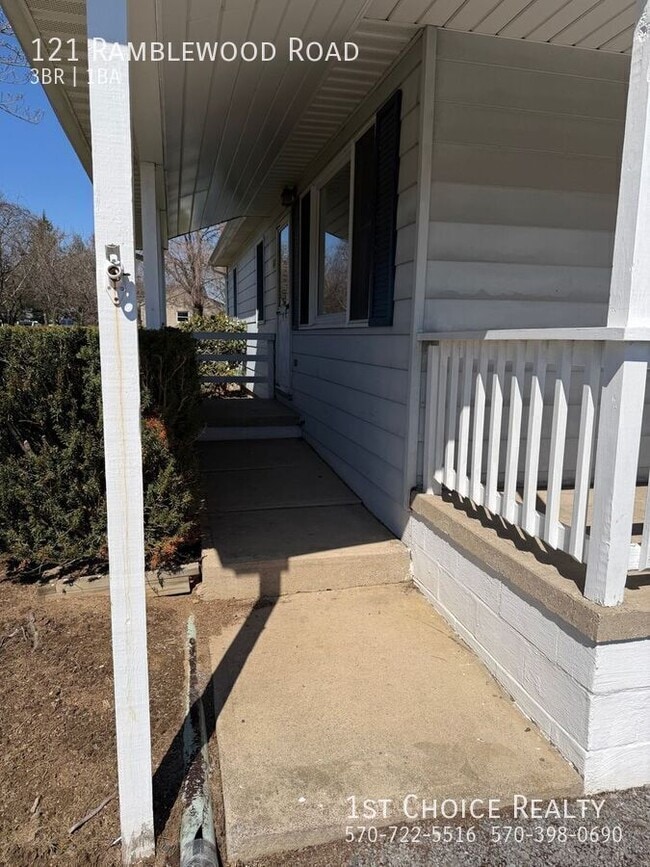 Building Photo - 121 Ramblewood Rd