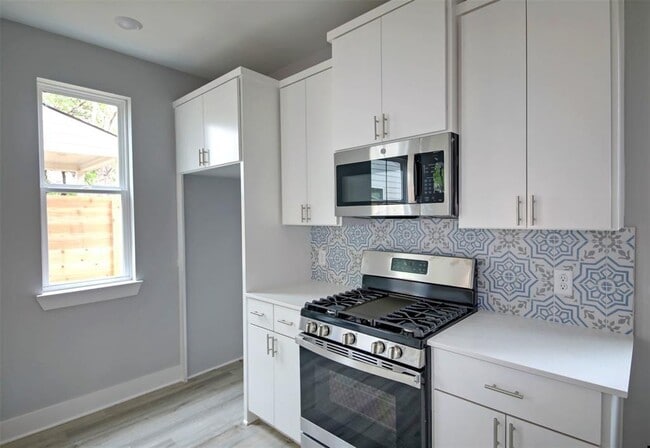 Building Photo - 6111 Carnation Terrace