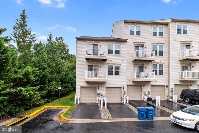 Building Photo - 7420 Brunson Cir