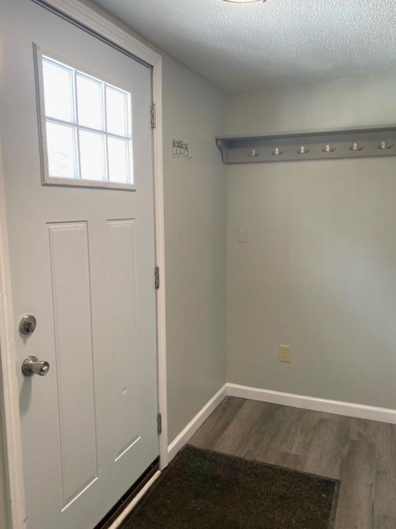 Building Photo - 1136 Pownal Rd