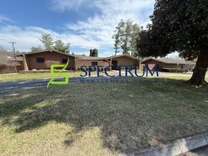 Building Photo - 828 Andy St