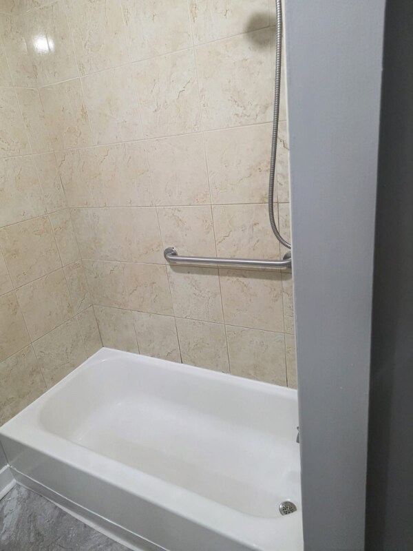 Building Photo - 40 Whitewood Rd