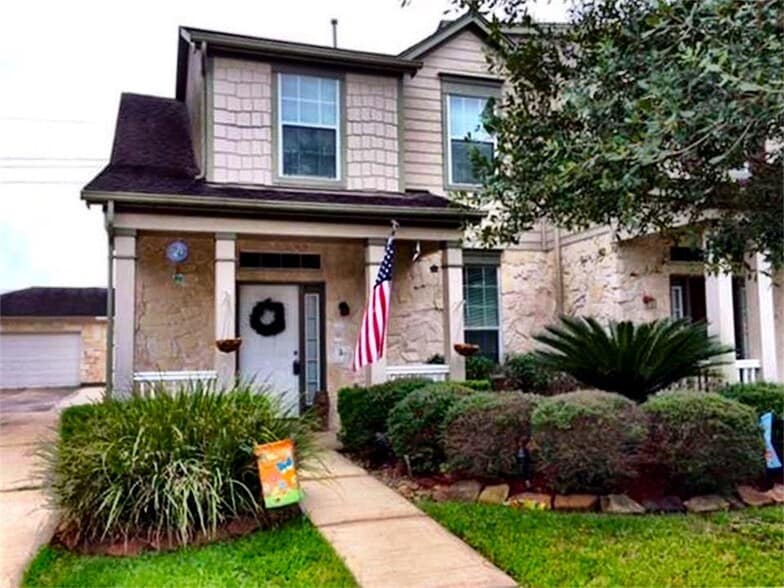 Front View with Lavish garden - 2810 Legends Crest Drive