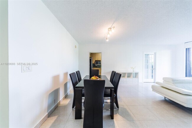 Building Photo - 121 Crandon Blvd