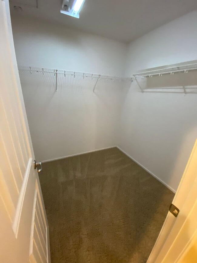 Building Photo - Beautiful 3 bed/2.5 bath home located in Henderson.