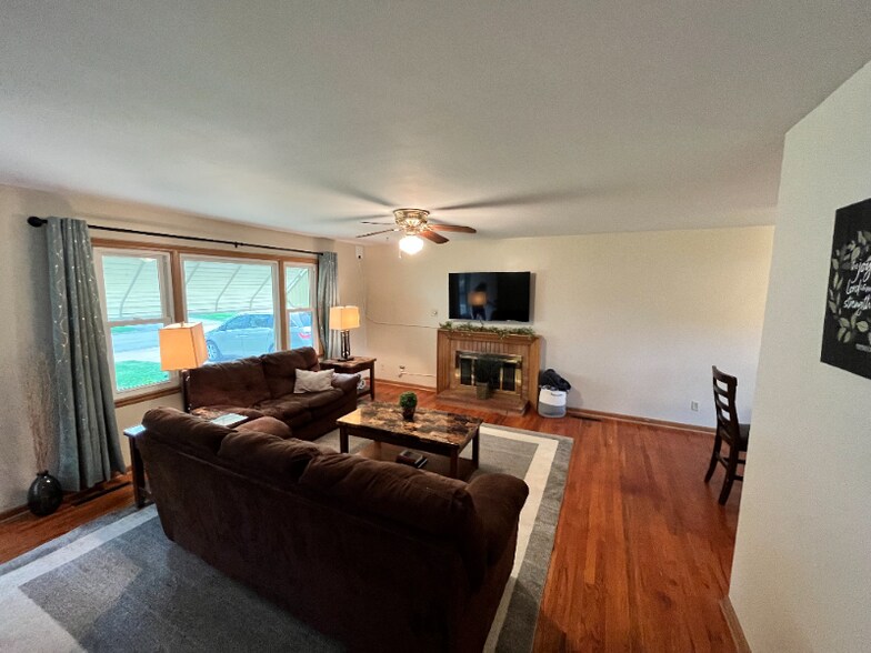 Building Photo - 4943 NE Gladstone Ave