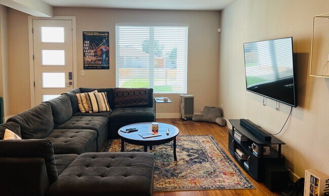 Building Photo - 3 Bed 3 1/2 Bath Townhouse in Denver's West Colfax Neighborhood