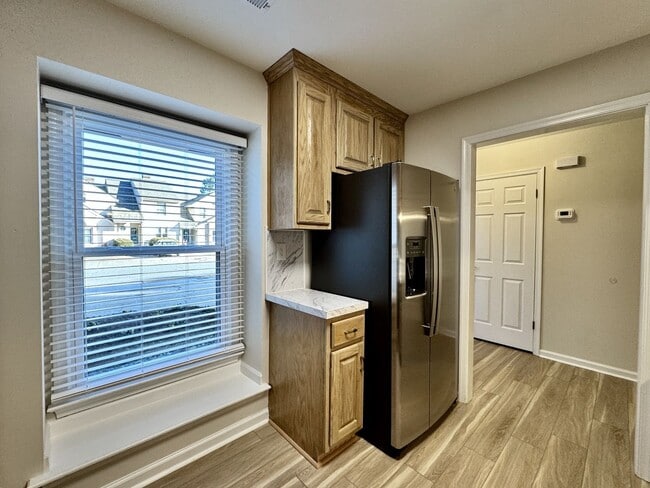 Building Photo - Like New & Ready NOW! 2 Primary Suites w/Private Baths! Reserved Parking, Community Pool & MUCH M...