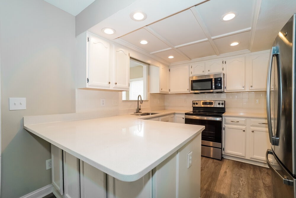 Building Photo - 1516 Manor Dr