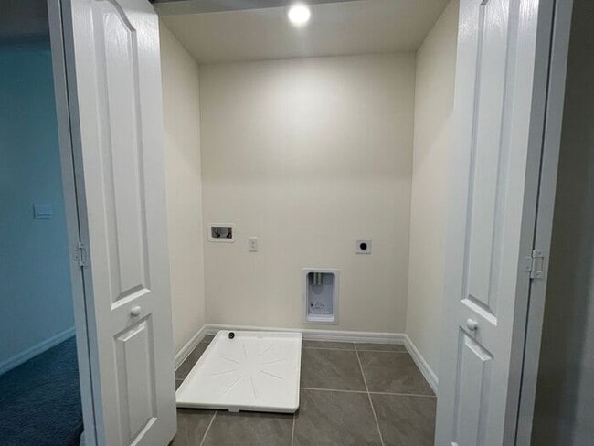 Building Photo - Brand New 3/2.5 Townhome in Windrose